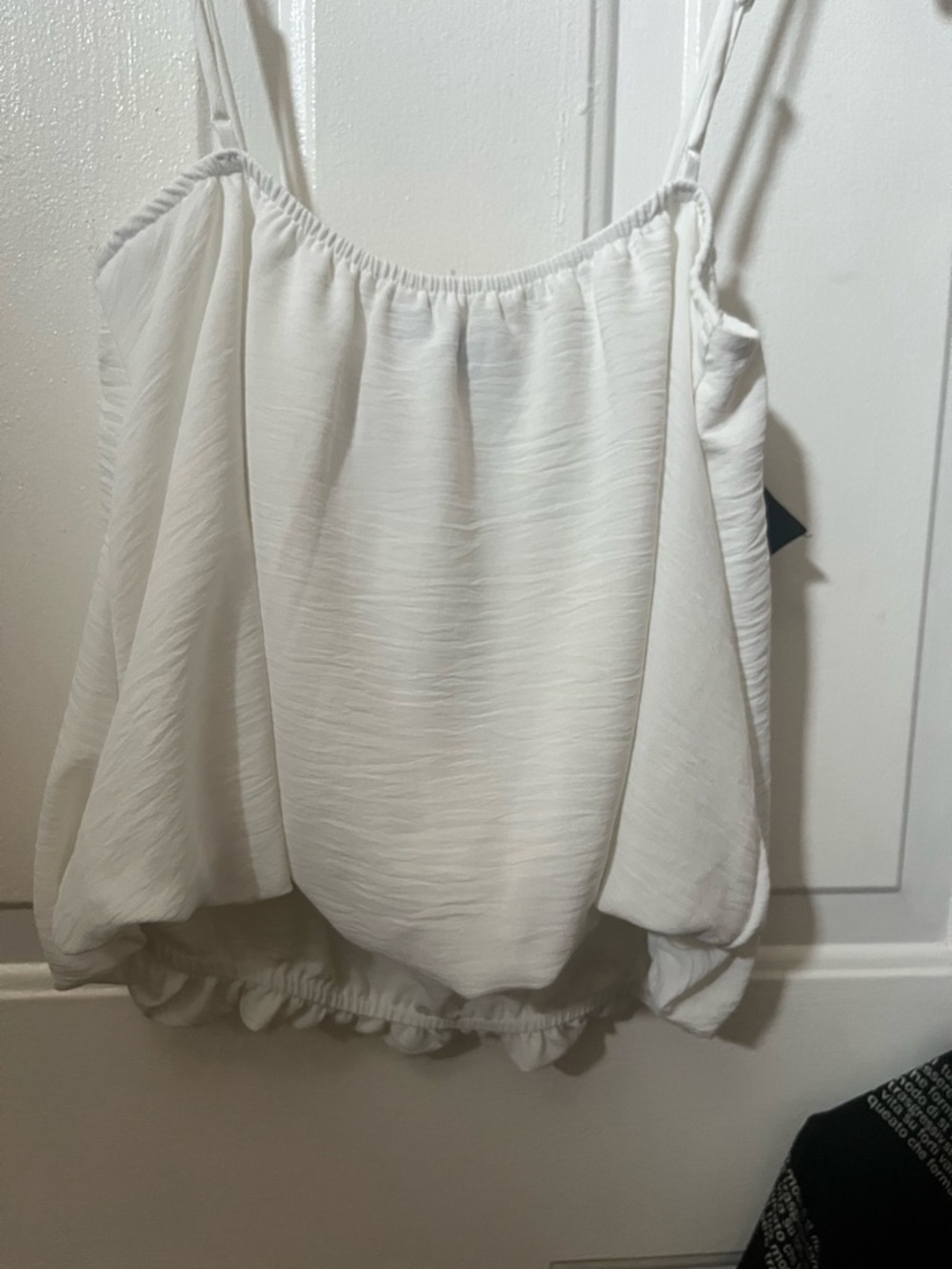 Monteau White Spaghetti Strap Top with large Black Bow - Picture 4 of 6